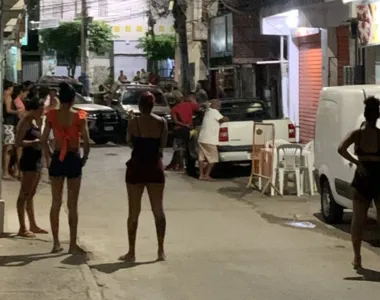 Local está cercado pela polícia e populares