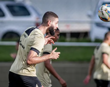 Wagner Leonardo vai ser titular diante do Barcelona