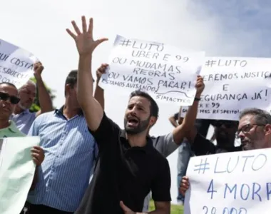 Motoristas se reuniram, nesta segunda-feira (6) para realizar um protesto