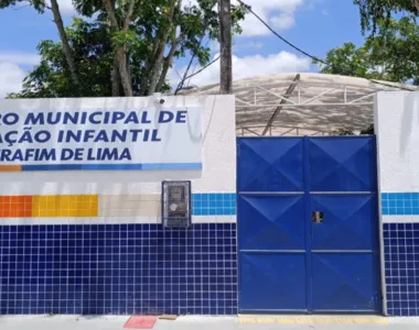 Centro Municipal de Educação Infantil João Serafim, no bairro Parque Ipê, na cidade de Feira de Santana