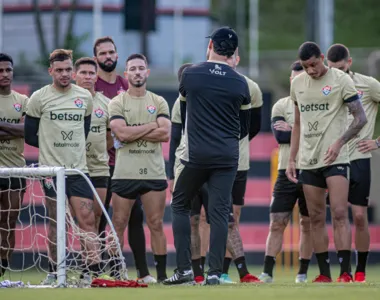 Vitória terá rotina de treinos acalorada nesta semana com foco no duelo da Copa do Brasil