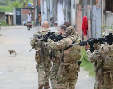 Equipes da PC e PM ocupam a localidade