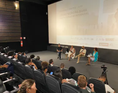 A abertura do evento aconteceu às 16h, no Cine Glauber Rocha, e contou com rodas de debate sobre a produção audiovisual na Bahia