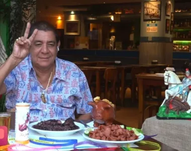 Zeca Pagodinho se confunde e chama Louro Mané de Louro José durante entrevista no Mais Você