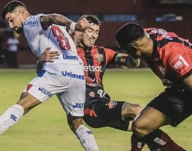 Jogadores se enfrentaram no clássico Ba-Vi de domingo (21)