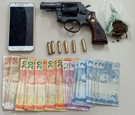 Imagem ilustrativa da imagem PM apreende arma e droga em Paulo Afonso