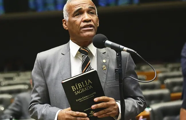Imagem ilustrativa da imagem Pastor Isidório 'taca o pau' em Bolsonaro e revela por que não o apoia