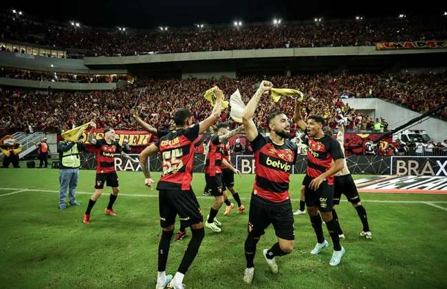 Imagem ilustrativa da imagem Sport volta a ter torcida no estádio após pau quebrar em ataque a buzu