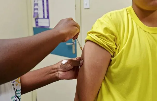 Imagem ilustrativa da imagem Vacina em baixa no Brasil coloca autoridades de saúde em alerta