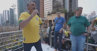 Imagem ilustrativa da imagem Em ato de 7 de Setembro, Bolsonaro junta multidão e brada contra Xandão: "Ditador"