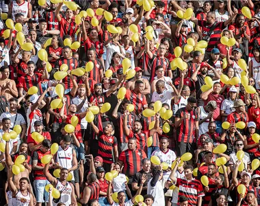 Torcida do Vitória na arquibancada do Barradão