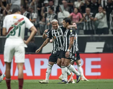 Galo 'bica' o Fluzão e segue na briga pela taça continental