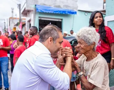 Candidato participou de caminhada em bairros de Lauro