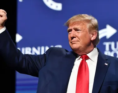 Donald Trump acredita que será mais fácil vencer a vice-presidente Kamala Harris do que Joe Biden