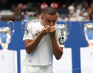 Mbappé foi apresentado como novo jogador do Real Madrid nesta terça-feira (16)