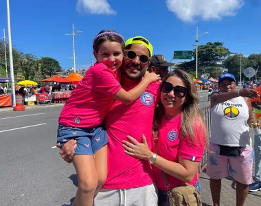 Luiz Carlos, sua esposa Marina e sua filha de 8 anos, Malu