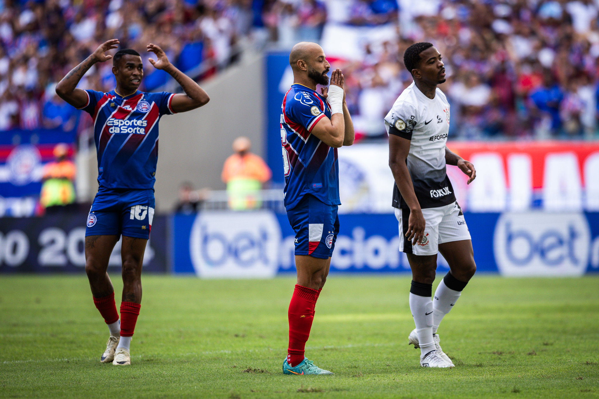 Jean Lucas e Thaciano lamentam lance desperdiçado na partida diante do Corinthians