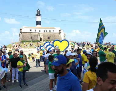 Bolsonaristas se reuniram em frente ao Farol da Barra