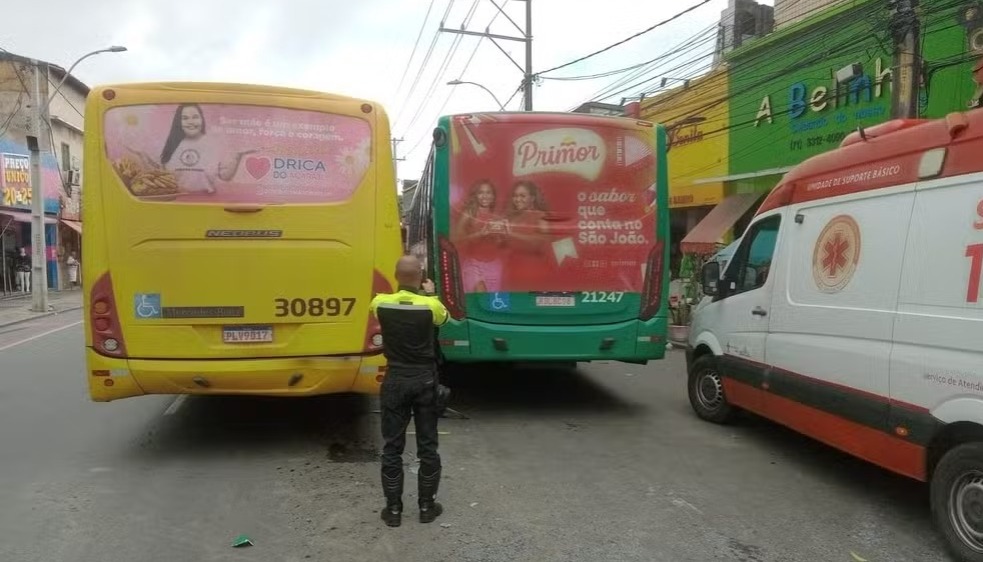 Acidente aconteceu na Rua Padre Antônio de Sá, na Calçada