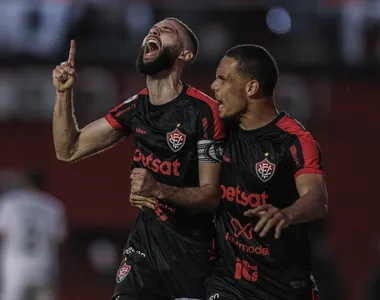 Vitória vence o Cuiabá no Barradão e dá adeus à zona