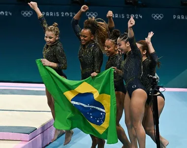 Ginastas brasileiras comemoram o bronze em Paris