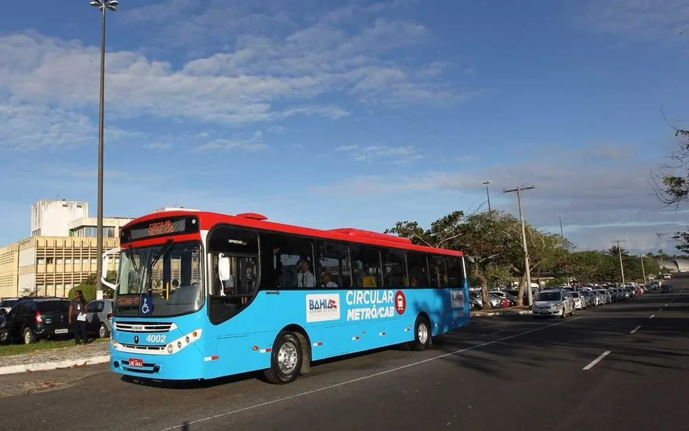 Ônibus circular tem wi-fi gratuito e ar condicionado