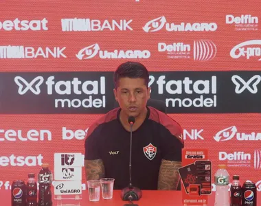 Thiago Carpini em entrevista coletiva após a vitória contra o Juventude