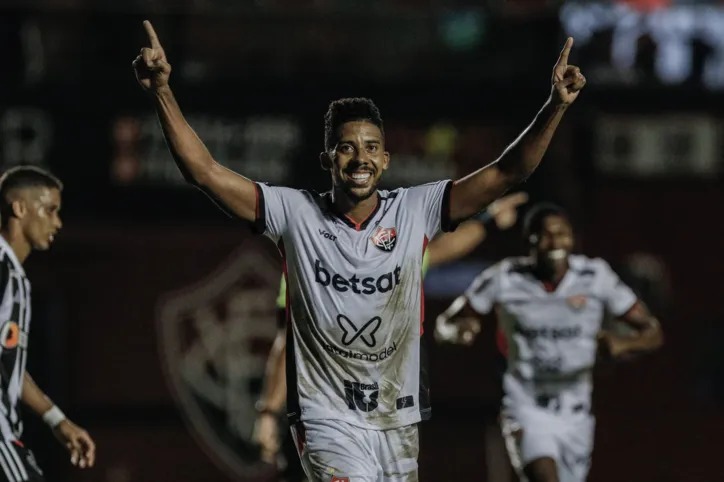 Willian Oliveira marcou dois gols na vitória do Leão por 4 a 2 contra o Atlético MG