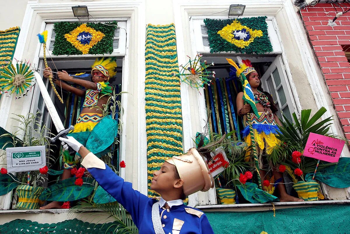 Concurso vai eleger a melhor fachada entre as decorações que ficam no caminho por onde passa o cortejo cívico