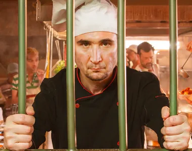 Raimundo Nonato (João Miguel) retorna, mas com visual gastronômico renovado