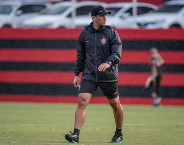 Carpini em treino do Vitória, em Salvador