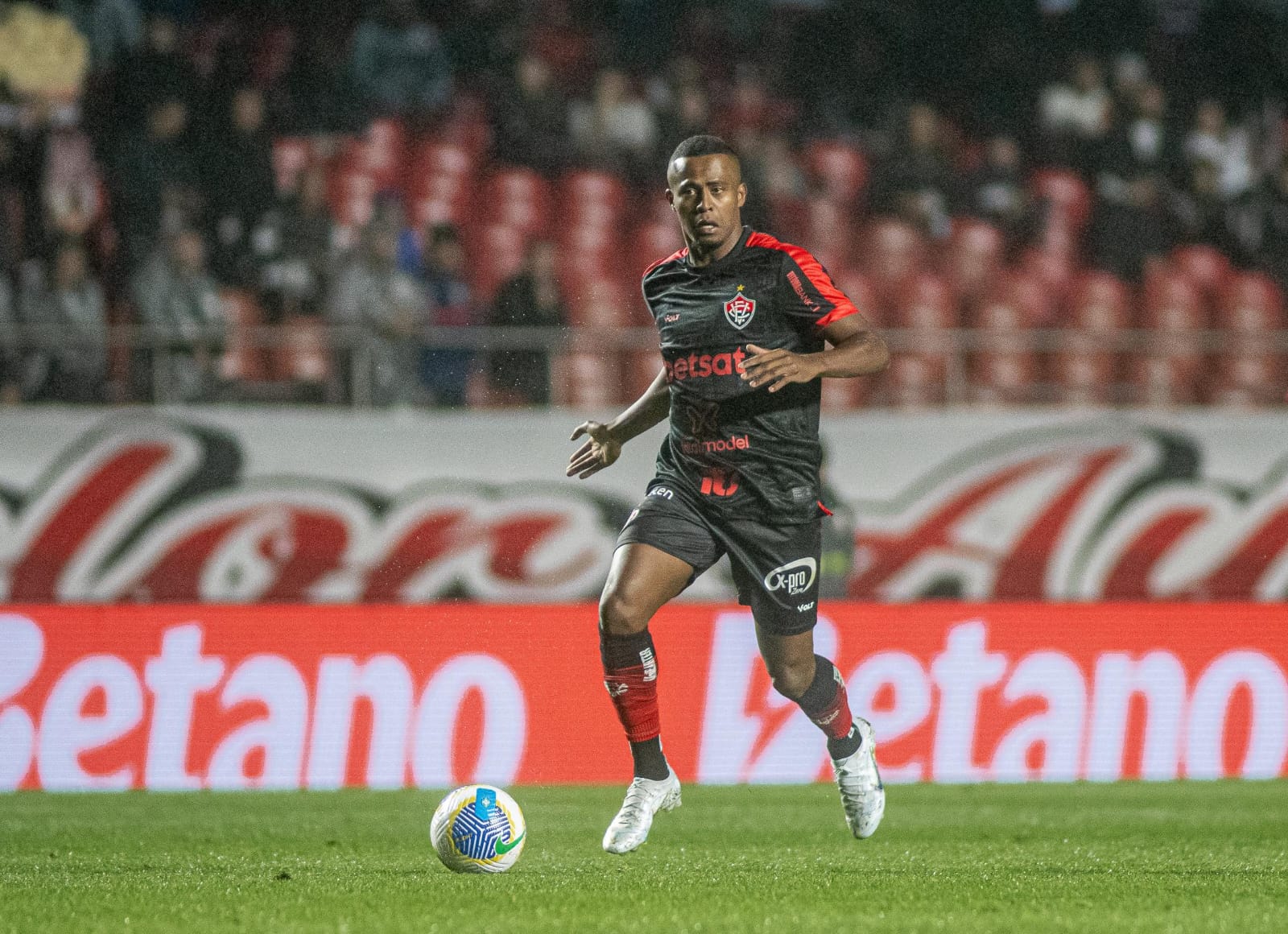 Carlos Eduardo na derrota por 2 a 1 diante do São Paulo