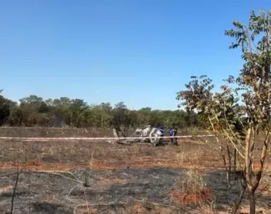 As informações preliminares indicam que as duas vítimas morreram carbonizadas.