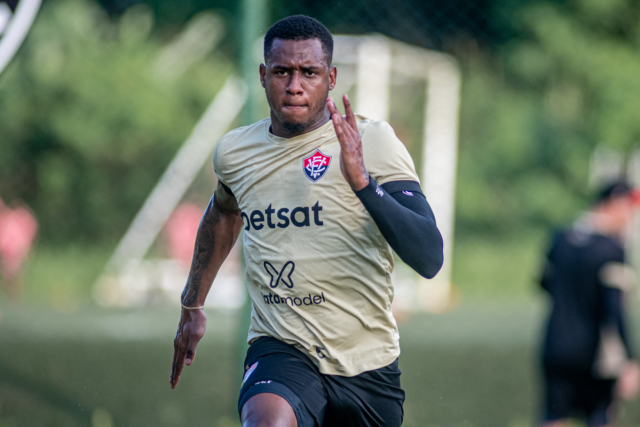 Dudu em treinamento do Vitória na Toca do Leão