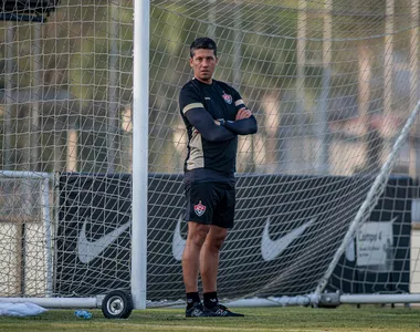 Thiago Carpini em treinamento no Barradão