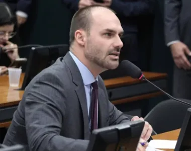 Eduardo Bolsonaro afirmou que Alexandre de Moraes é um "juiz suspeito"