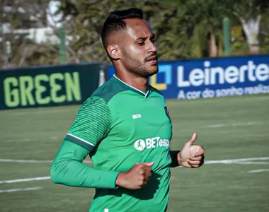 Gonçalves em treino do Goiás