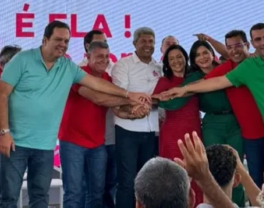 Elmar posou para fotos com Jerônimo e o presidente do PT na Bahia, Éden Valadares