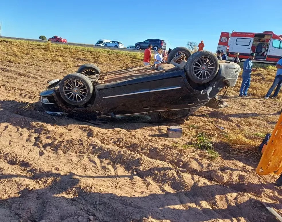 Acidente ocorreu após o motorista tentar realizar uma ultrapassagem