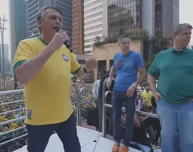 Jair Bolsonaro e o governador de SP, Tarcísio de Freitas (à direita)