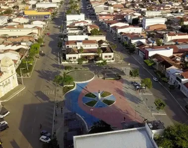 Vítima foi supreendida no meio da tarde com diversos tiros