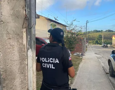 Os policiais cumpriram o mandado de prisão