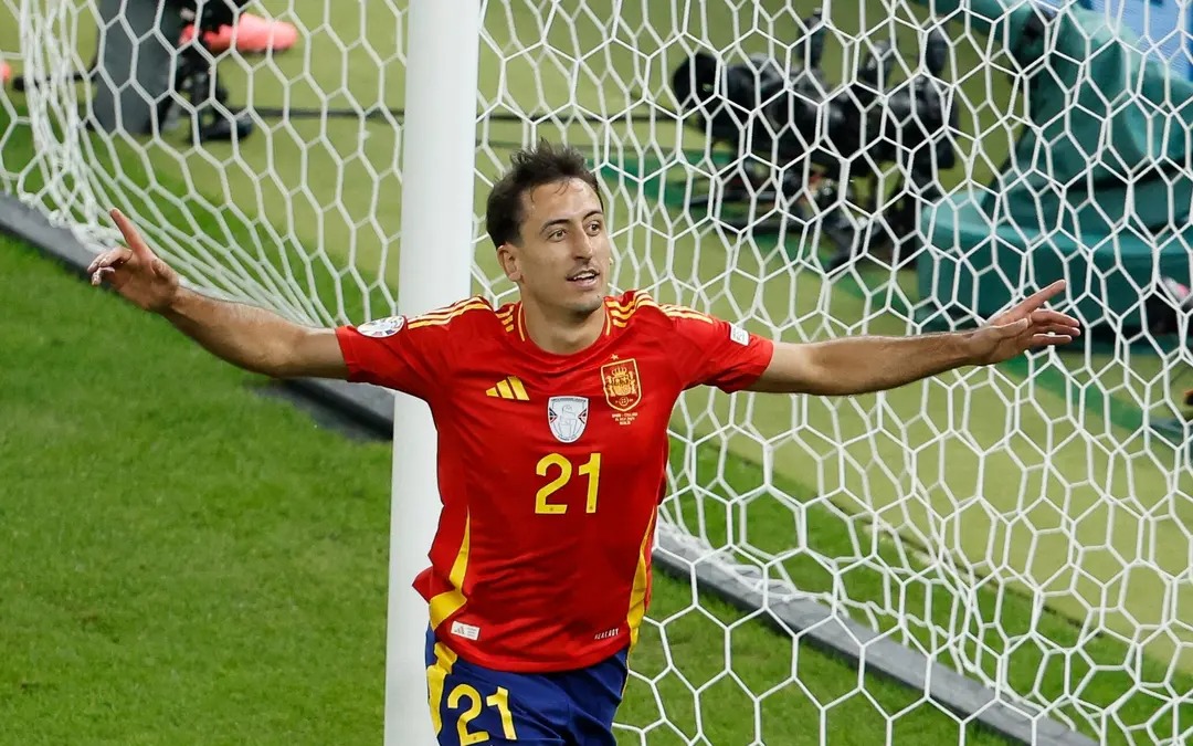 Oyarzabal celebra gol do título da Espanha contra a Inglaterra