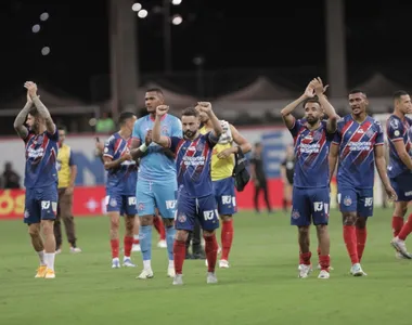 Atletas agradeceram o apoio da torcida após vitória sobre o Atlético-MG