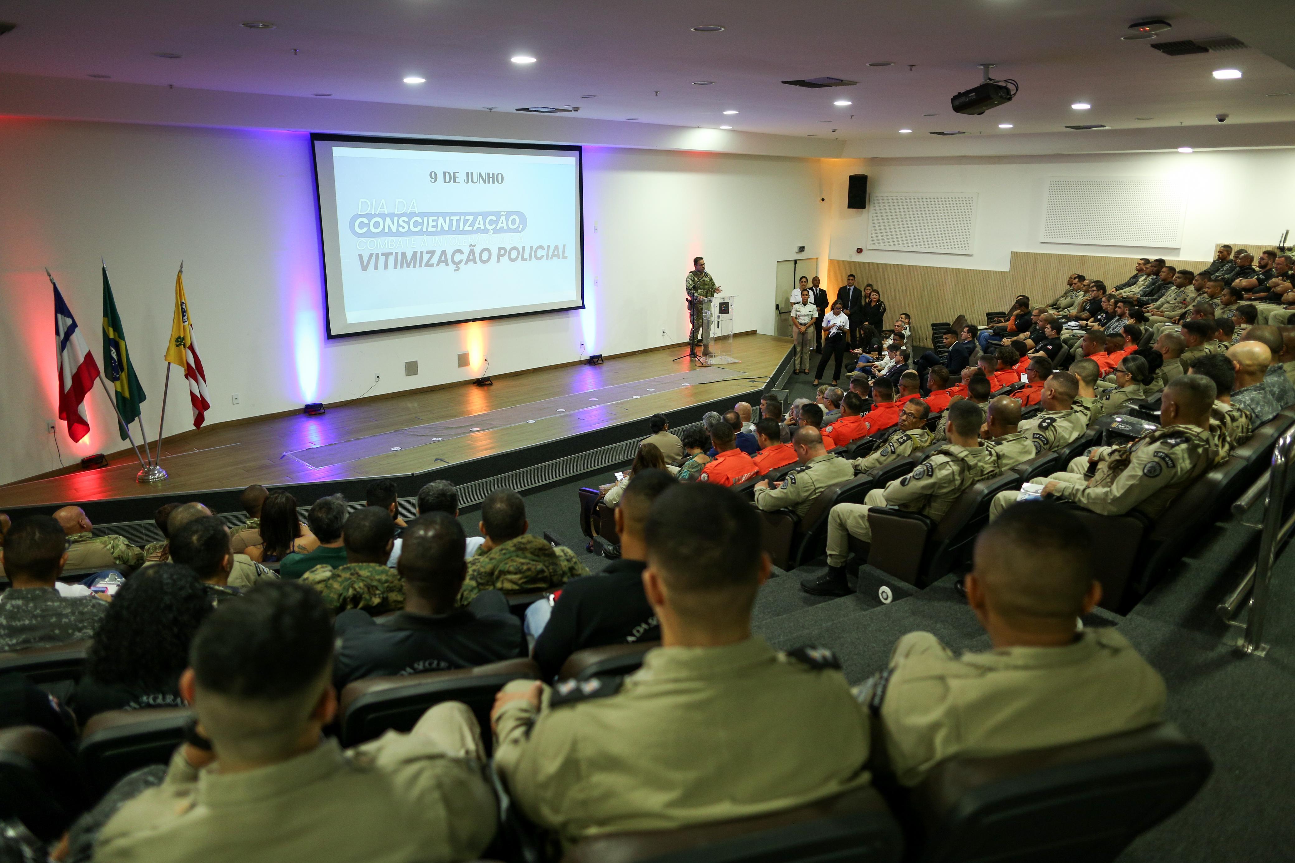 Formatura de 102 alunos do Curso de Sobrevivência