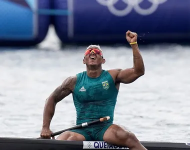 No pódio olímpico pela 5ª vez, Isaquias Queiroz foi alvo de brincadeiras da web