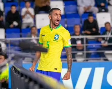 Neguinho fez dois gols contra a Costa Rica