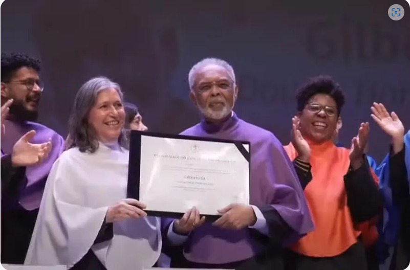 Cantor baiano recebeu título de doutor honoris causa