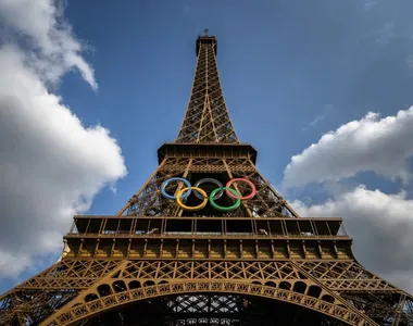 Prefeita de Paris deseja manter os anéis olímpicos na Torre Eiffel