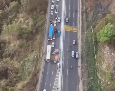 'Guimê' perdeu o controle do veículo e subiu no canteiro da estrada